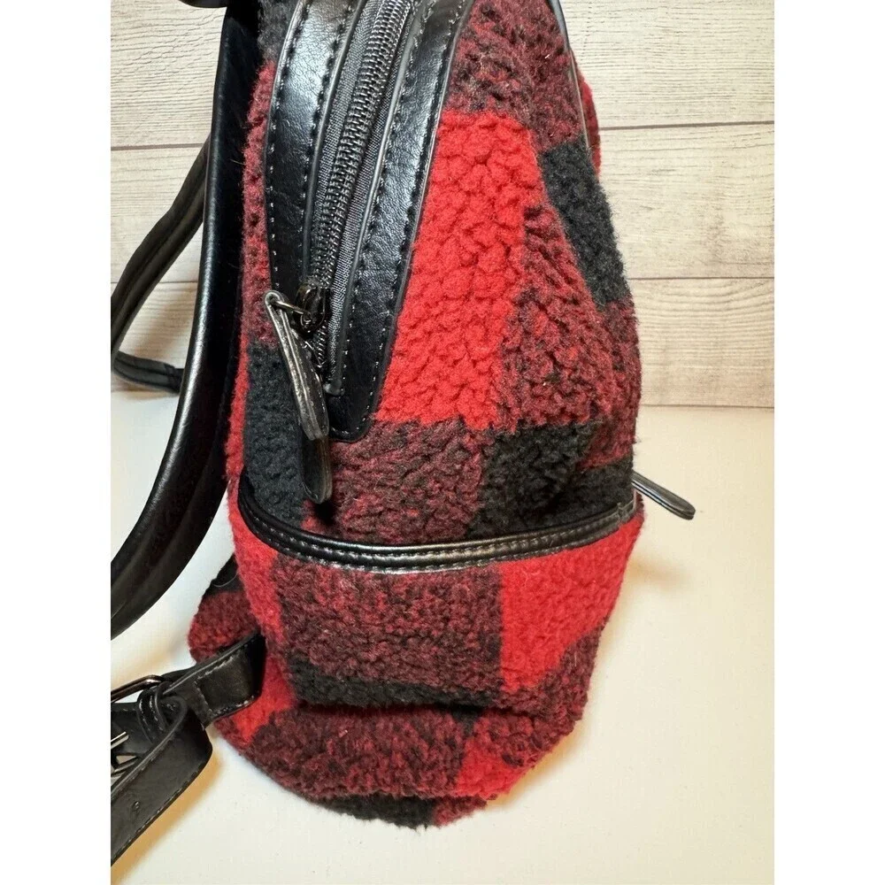 Jen & Co. HATTIE Sherpa Guitar Backpack In Red Black